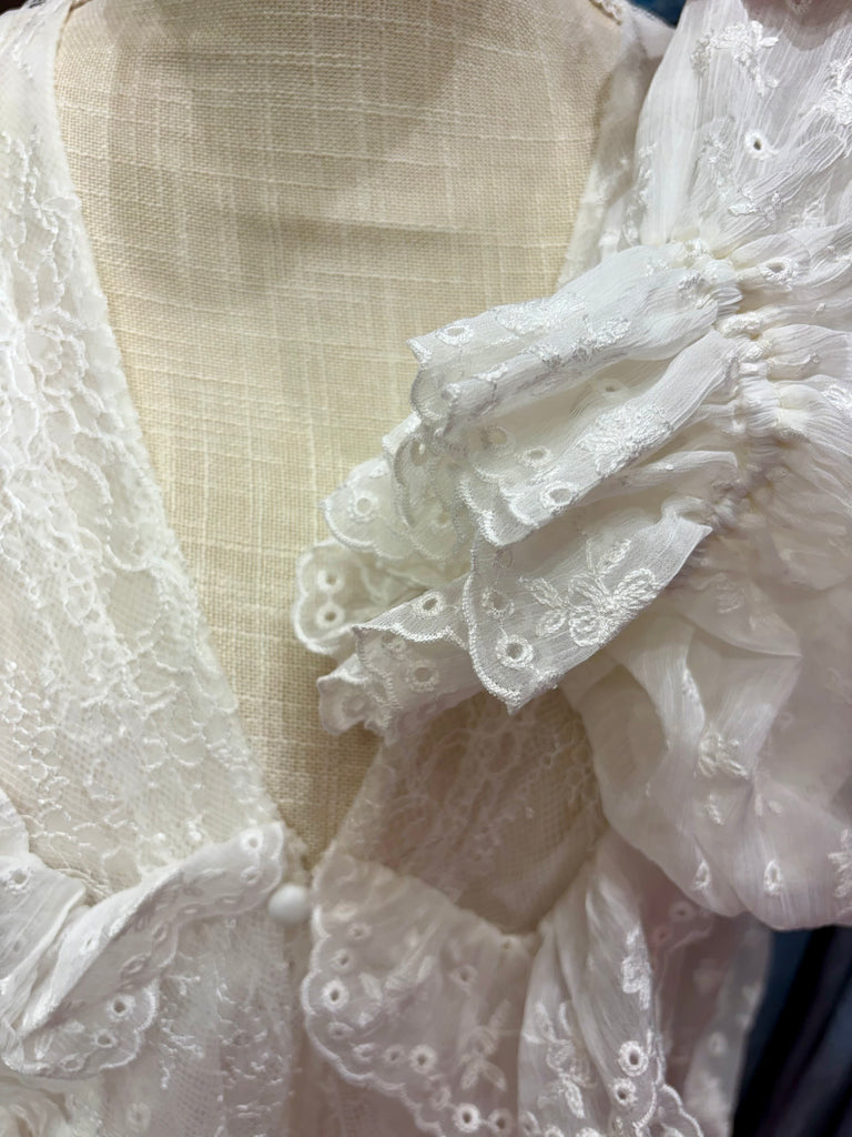 Hamptons Eyeet Blouse