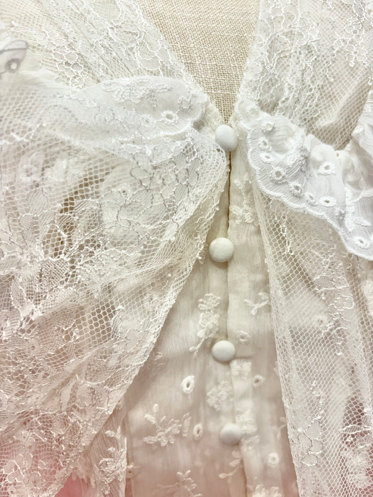 Hamptons Eyeet Blouse