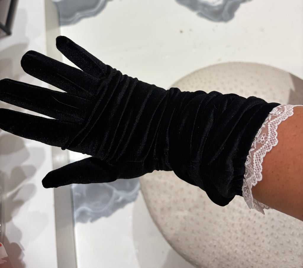 La Vie En Bow Velvet Gloves