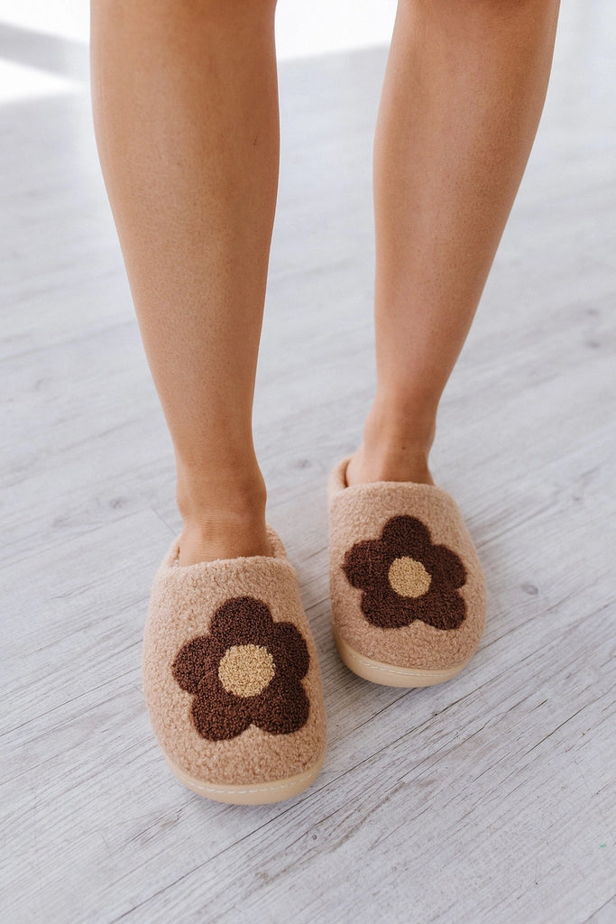 Fuzzy Flower Pattern Slippers