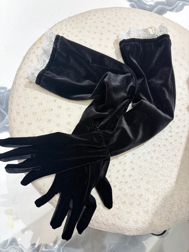 La Vie En Bow Velvet Gloves